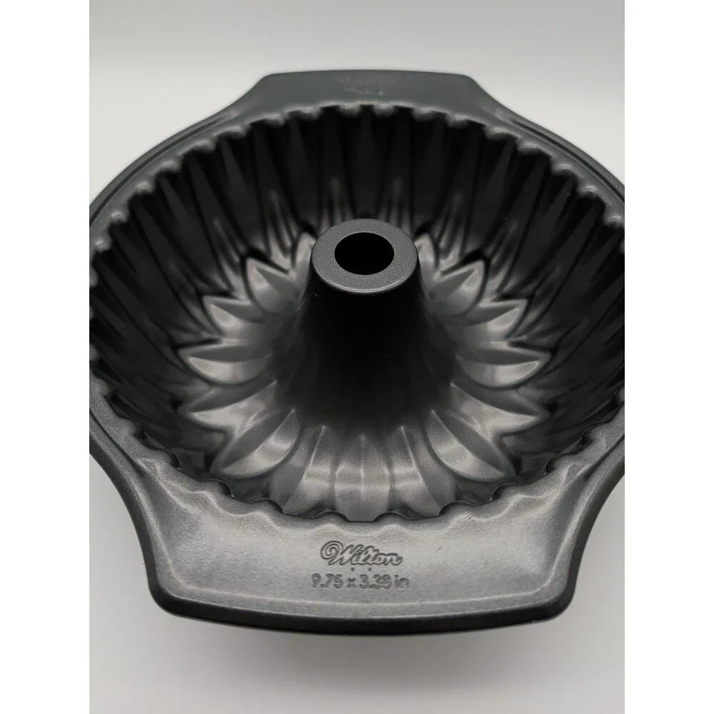 NON-STICK WILTON BUNDT PAN FLOWER 9.75 X 3.38